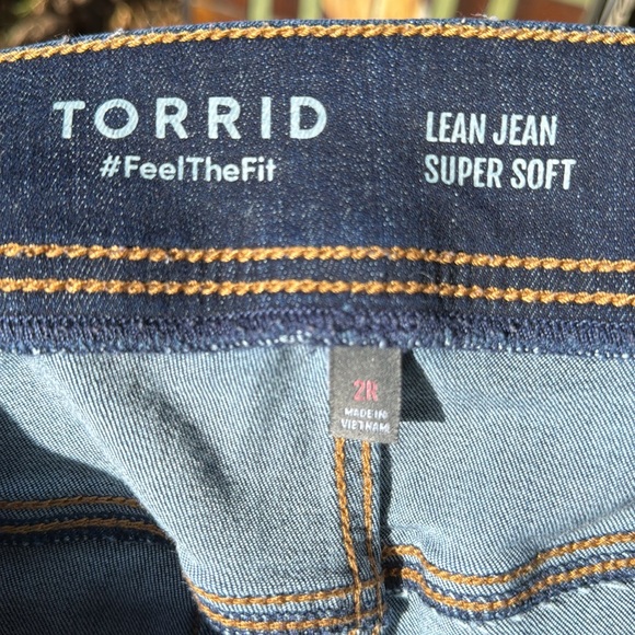 Women’s Torrid super soft jeans - Picture 4 of 5